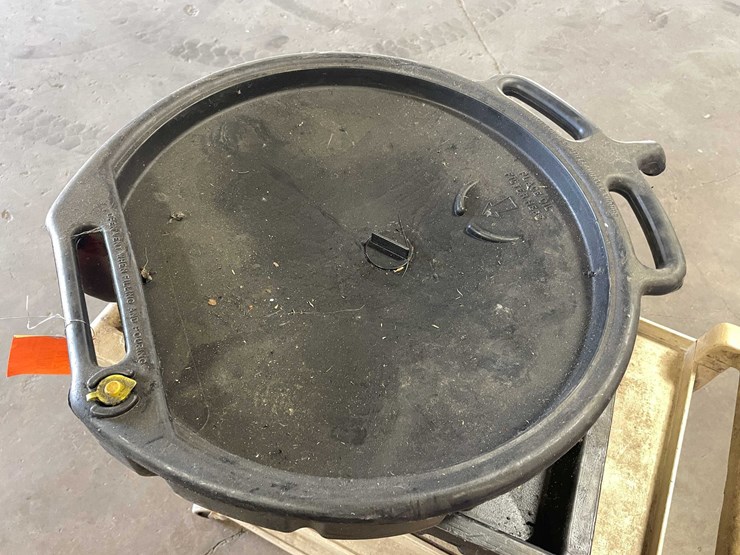 #2716-•-(2)-oil-drain-pans-(cw)-image-5