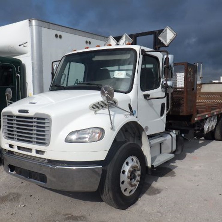 2018 FREIGHTLINER M2 106