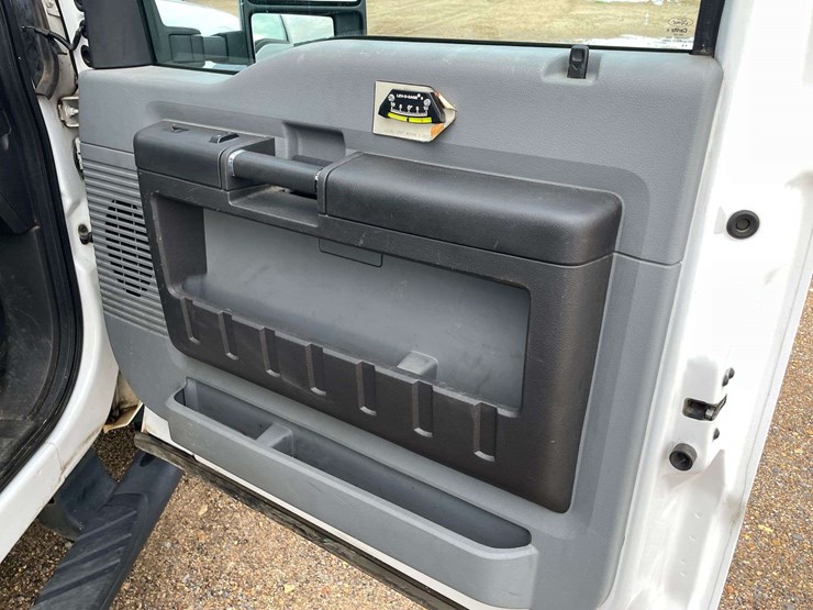 2014-ford-f550-image-17