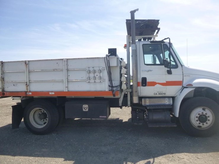 2009-international-durastar-4400-image-16