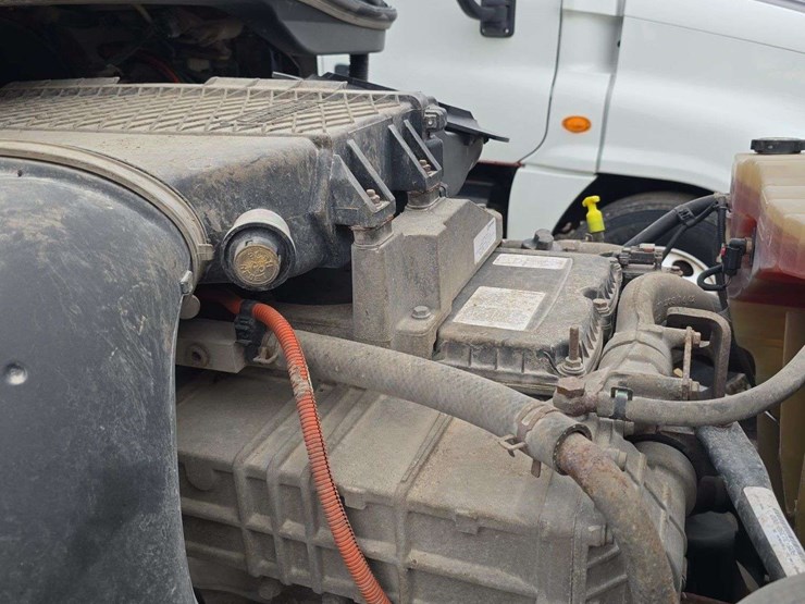 2015-freightliner-cascadia-125-image-23