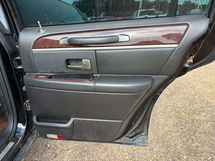 2008-lincoln-town-car-limousine-(86,235-miles)-image-18