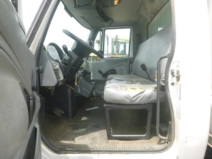 2006-international-durastar-4200-image-13