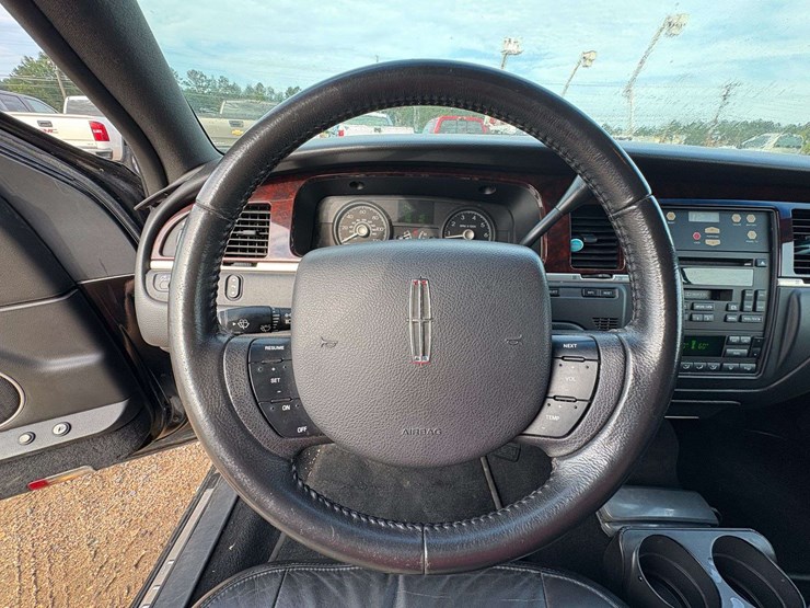 2008-lincoln-town-car-limousine-(86,235-miles)-image-13
