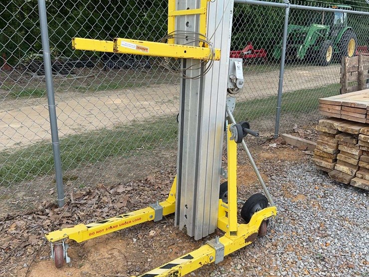 2020-sumner-2615-lift-on-castors-image-1