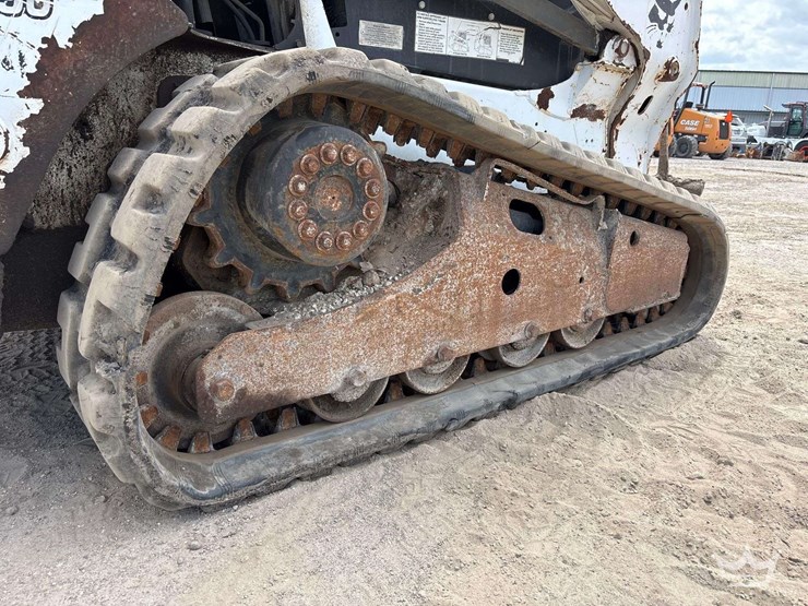 2014-bobcat-t590-image-33