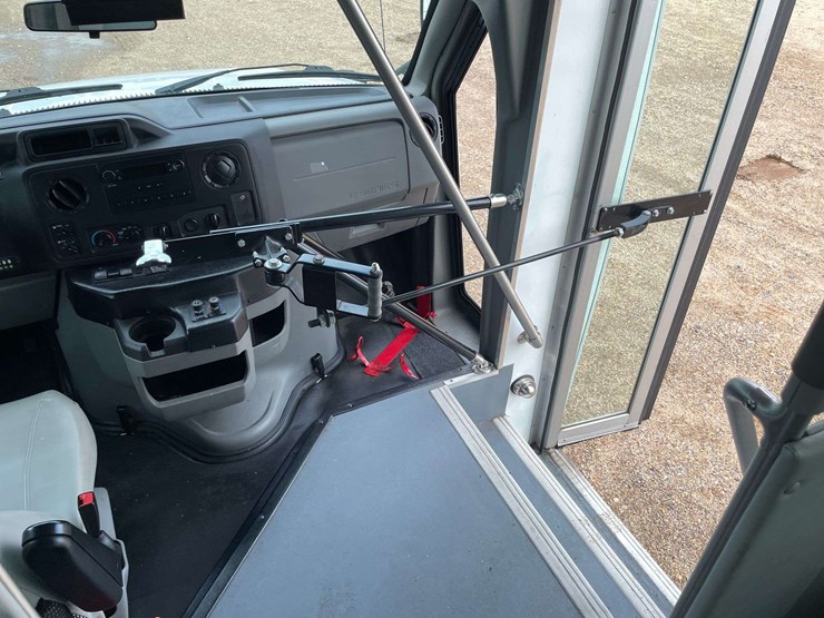 2020-ford-e350-image-20