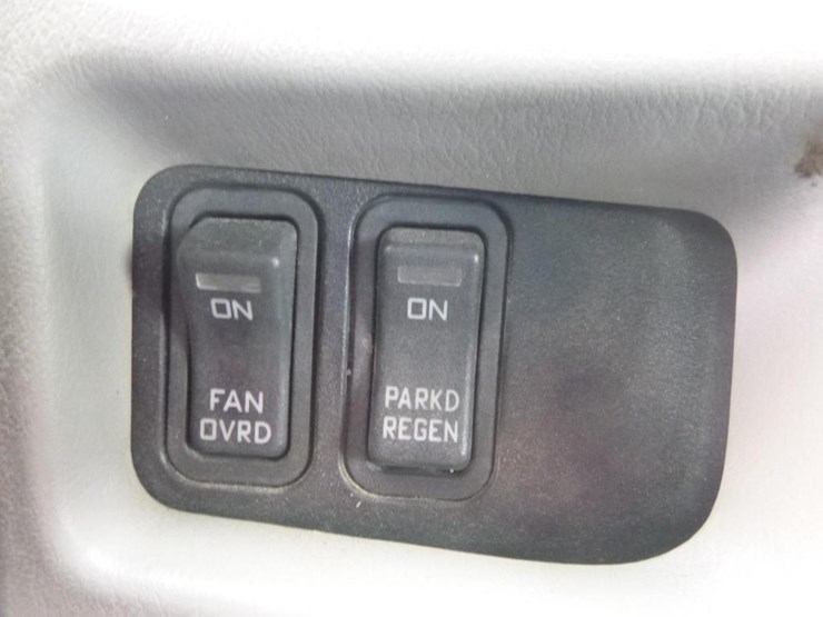 2008-international-7600-image-15