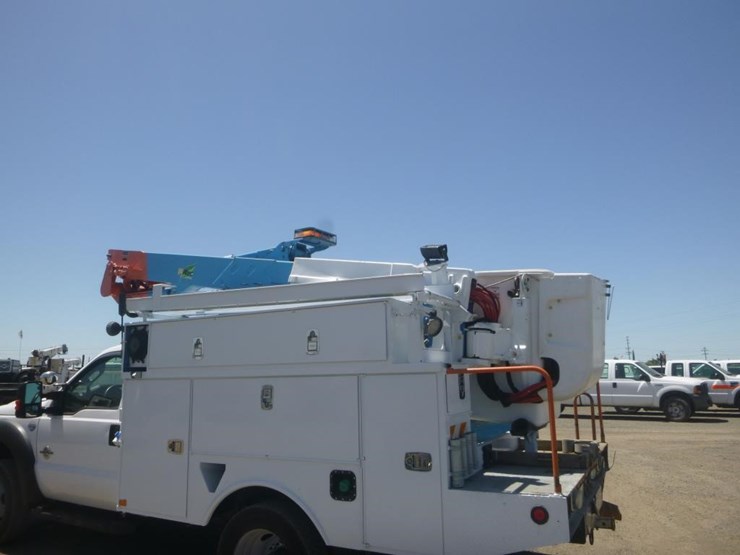 2013-ford-f550-image-15