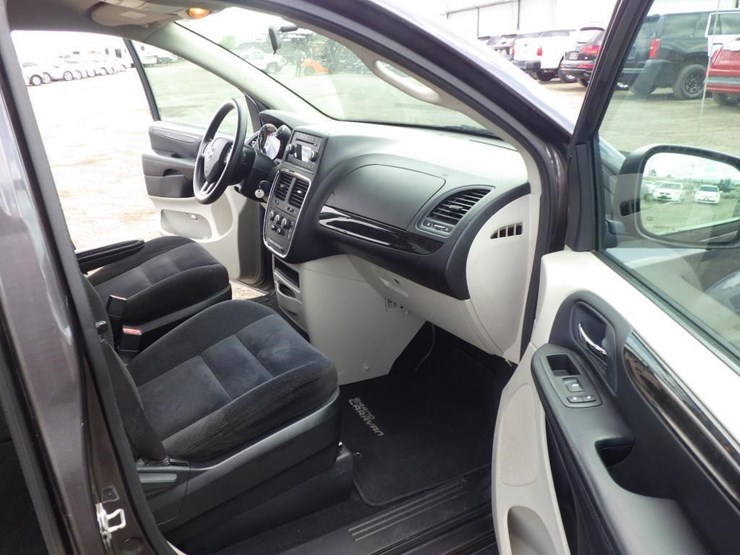 2015-dodge-grand-caravan-image-6