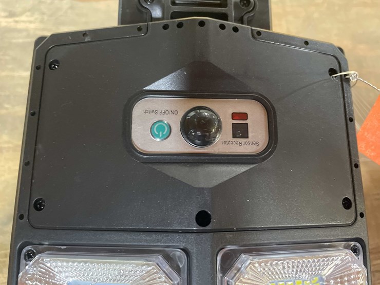 #2691-•-led-parking-lot/-yard-light-(pr12)-image-2