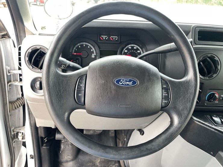 2020-ford-e350-image-12