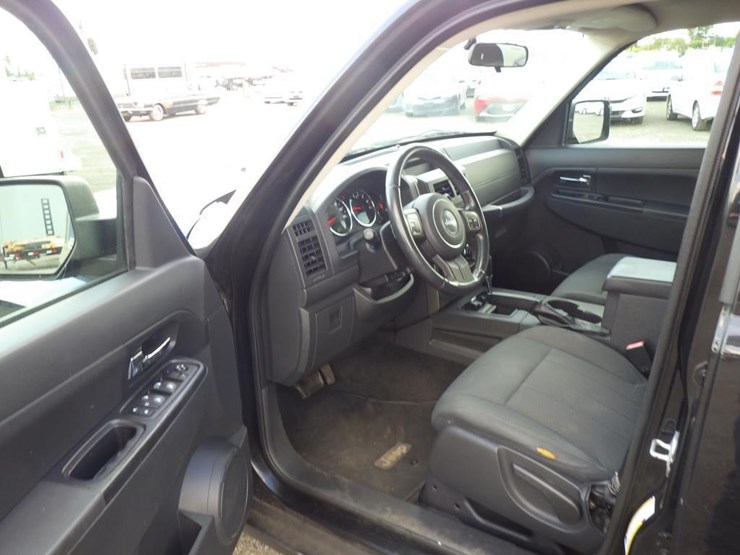2012-jeep-liberty-image-5