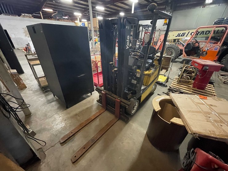 #1501-•-yale-3000lb-capacity-forklift-(wall-e)-image-1