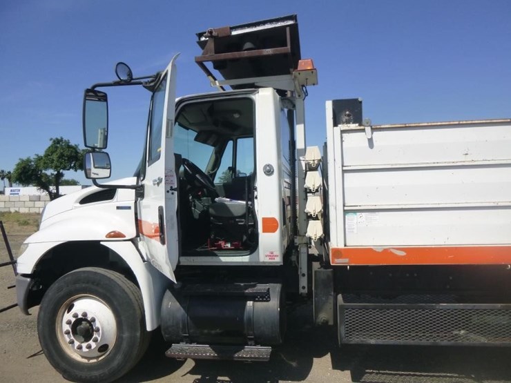 2009-international-durastar-4400-image-6