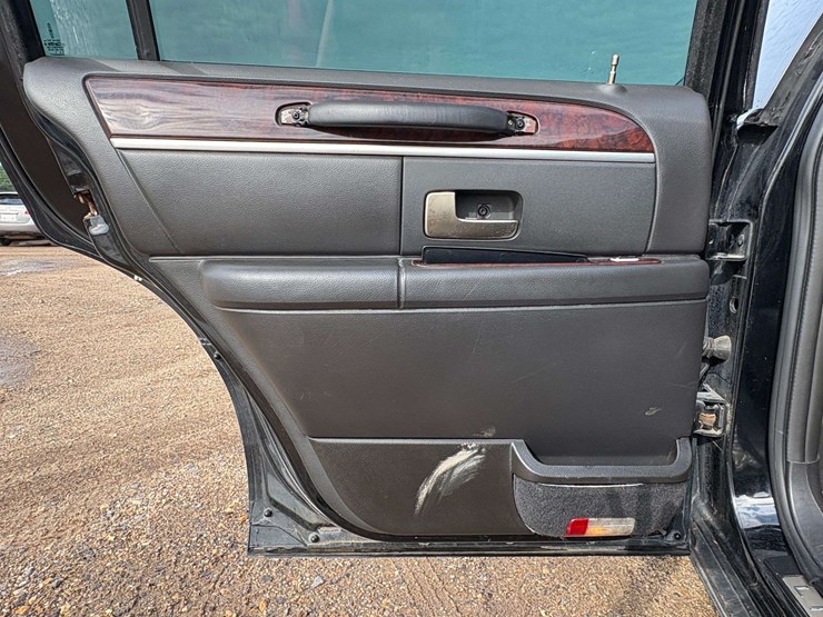 2008-lincoln-town-car-limousine-(86,235-miles)-image-25