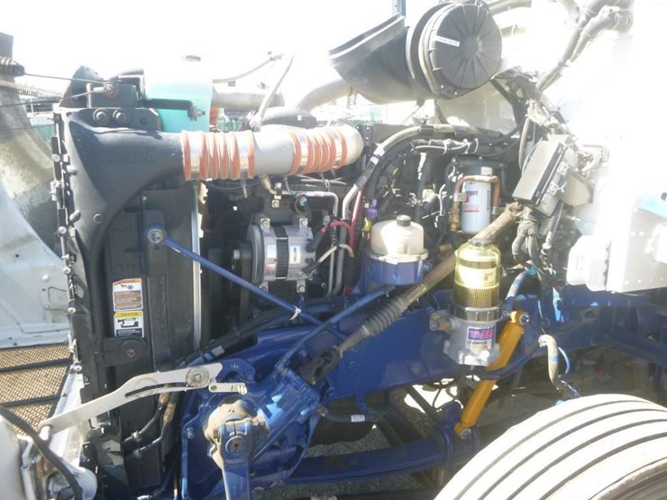 2013-peterbilt-384-image-15