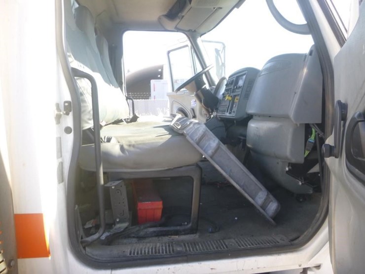 2003-international-durastar-4300-image-12