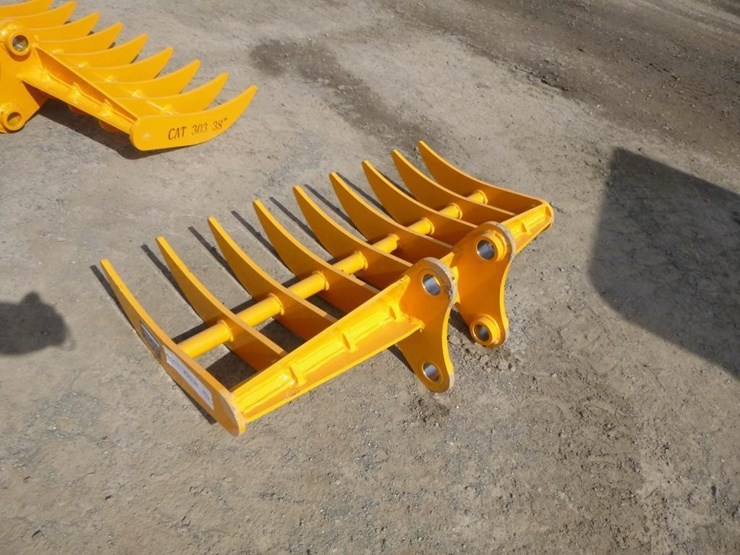 caterpillar-303-image-4