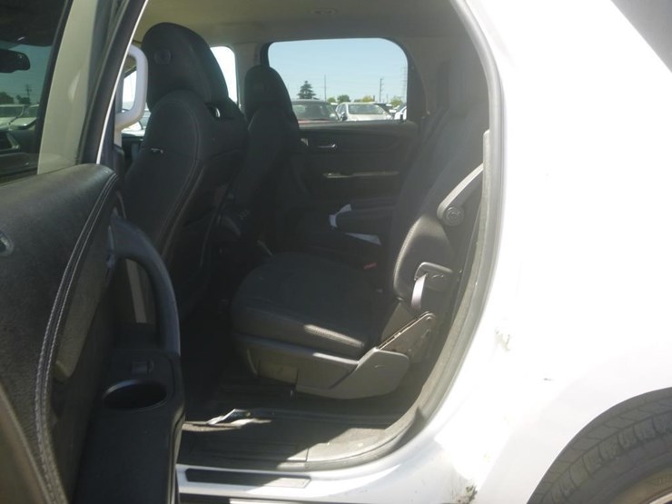 2013-gmc-acadia-image-7