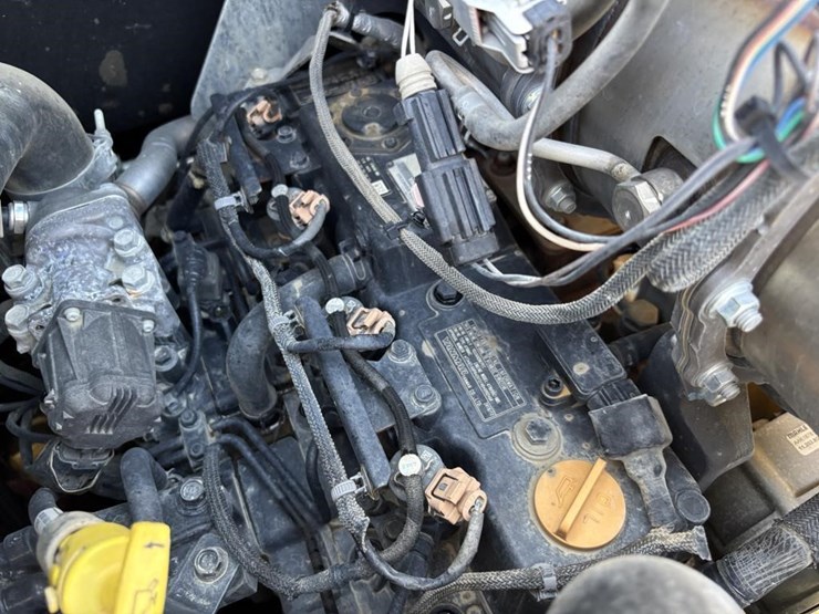 2019-gehl-r190-image-43