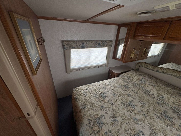 1999-allegro-bay-32'-motorhome-(62,037-miles)-image-28