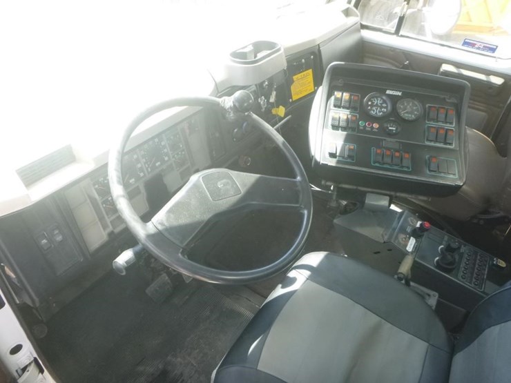 2000-international-4700-image-19