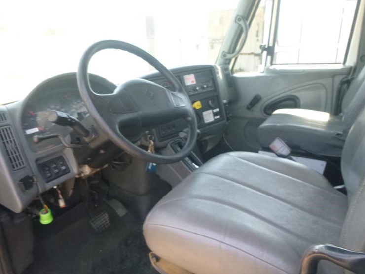 2006-international-durastar-4300-image-10