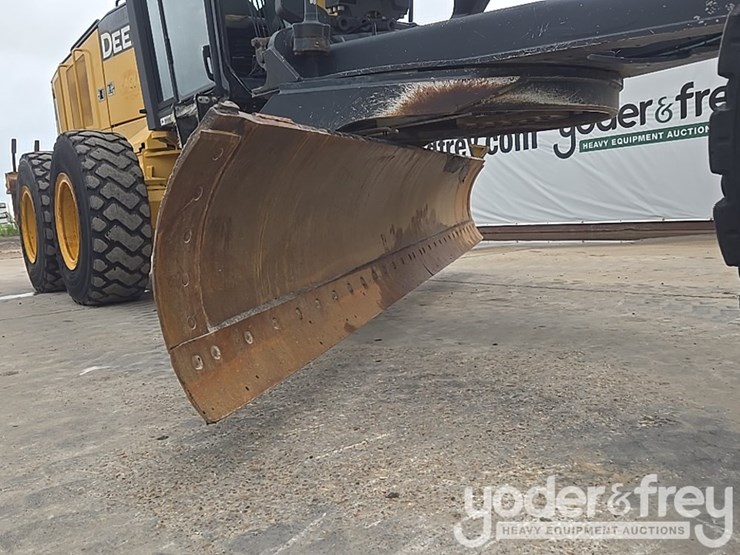 2011-deere-772g-image-14