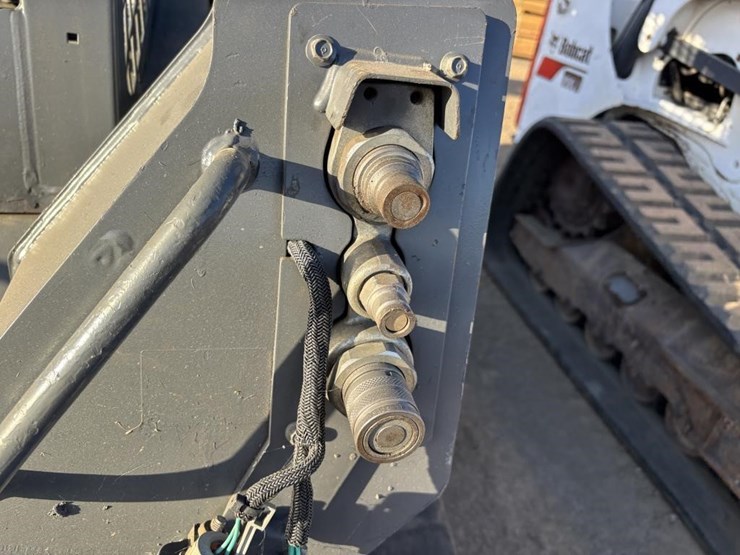 2018-deere-323e-image-13
