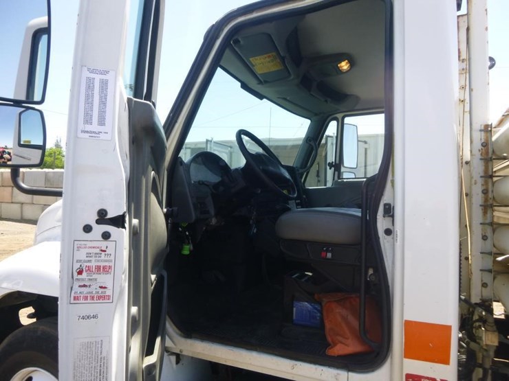 2006-international-durastar-4300-image-7