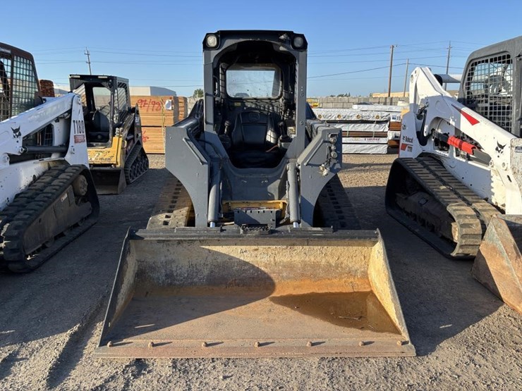 2018-deere-323e-image-6