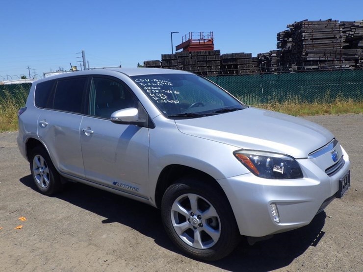 2014-toyota-rav4-image-2