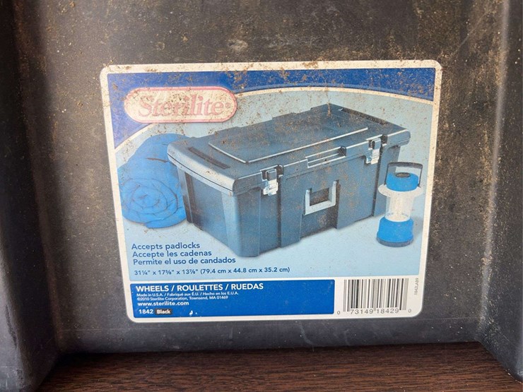 27-gallon-tote-with-locks-and-wheels-image-3