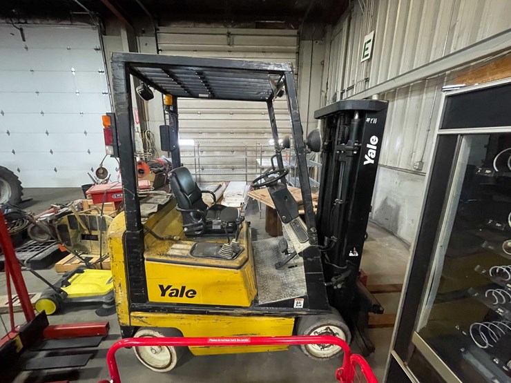 #1501-•-yale-3000lb-capacity-forklift-(wall-e)-image-5