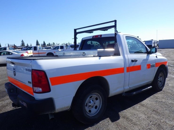 2015-dodge-1500-image-4