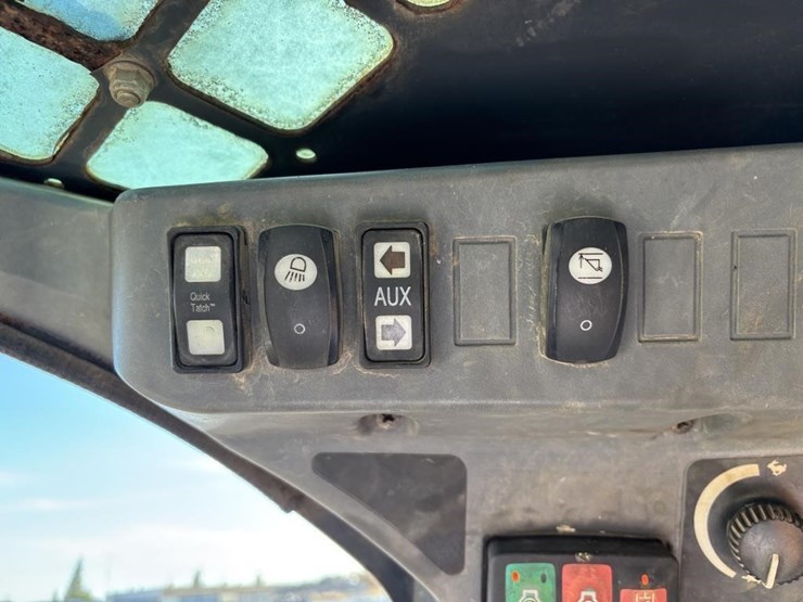 2018-deere-323e-image-27