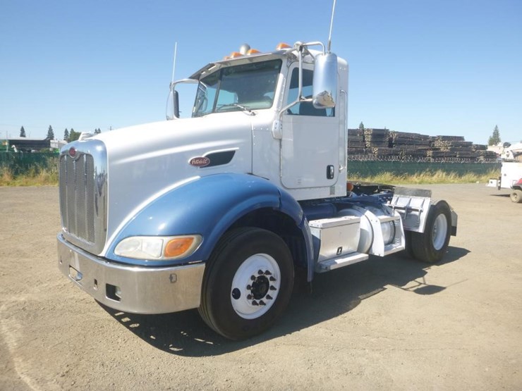 2013-peterbilt-384-image-1