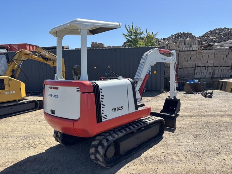 takeuchi-tb025-image-3