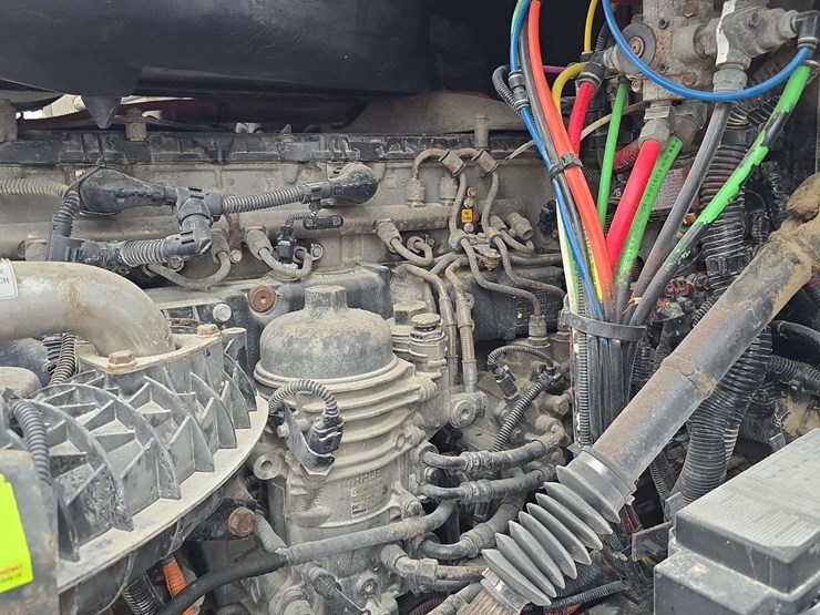 2015-freightliner-cascadia-125-image-20