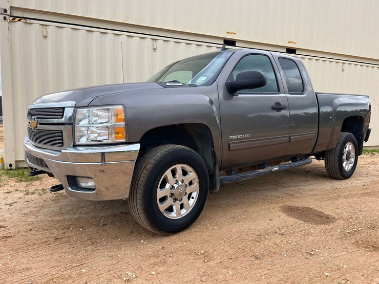 2012-chevrolet-silverado-2500hd-lt-image-1