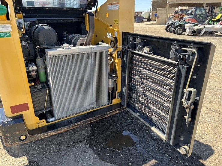 2019-gehl-r190-image-36