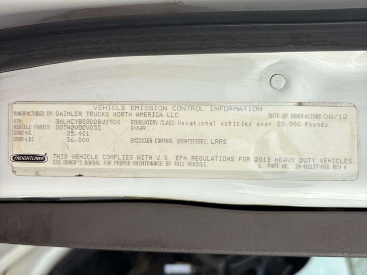2013-freightliner-m2-106-image-47