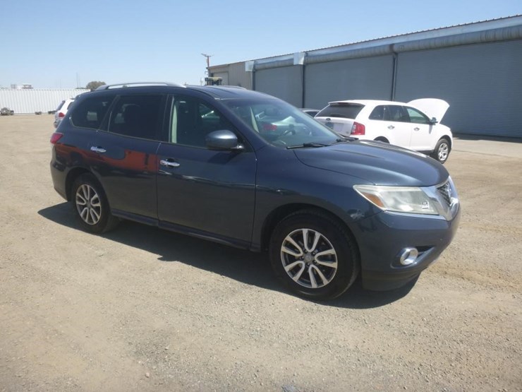 2015-nissan-pathfinder-image-2