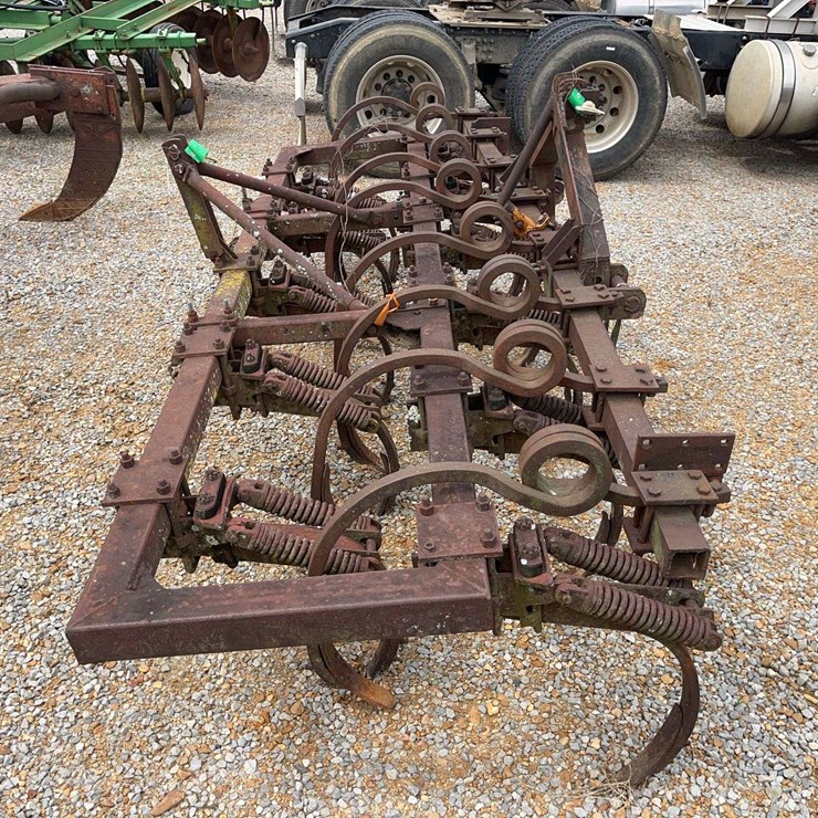 8 Row Chisel Plow