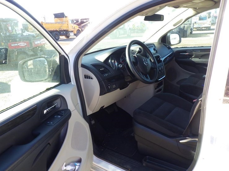 2017-dodge-grand-caravan-image-5
