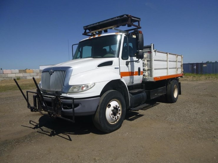 2009-international-durastar-4400-image-2