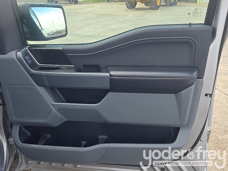 2021-ford-f150-xlt-image-40