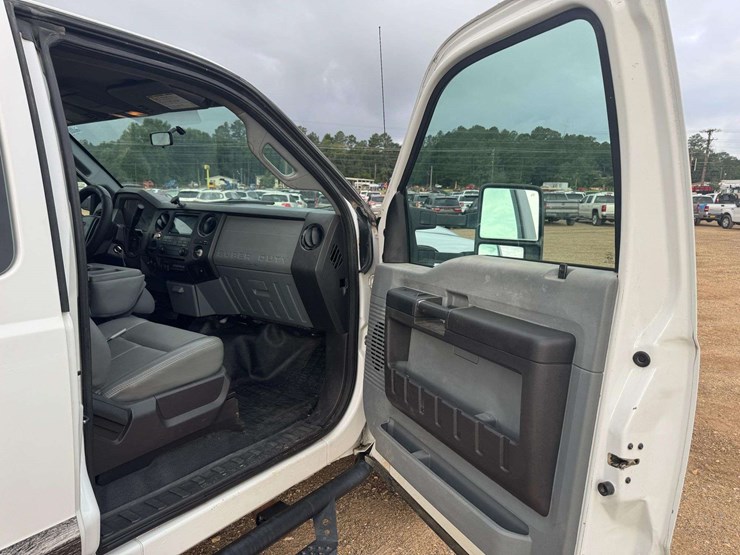 2012-ford-f550-xl-image-19