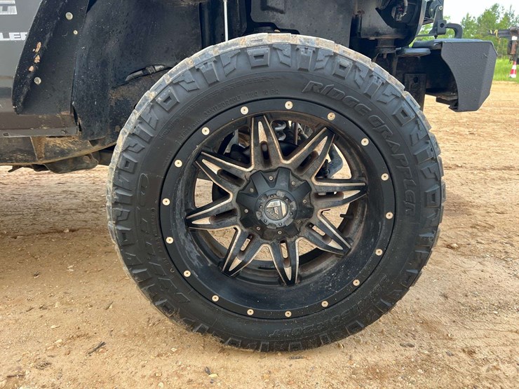 2010-jeep-wrangler-sport-image-20